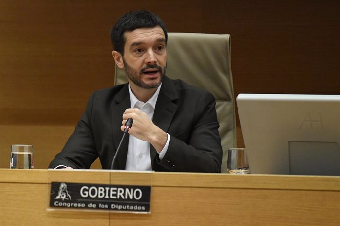 El ministro de Derechos Sociales, Consumo y Agenda 2030, Pablo Bustinduy, durante la Comisión de Derechos Sociales y Consumo, en el Congreso de los Diputados, a 26 de enero de 2024, en Madrid (España). Durante su comparecencia, ha informado sobre las lí