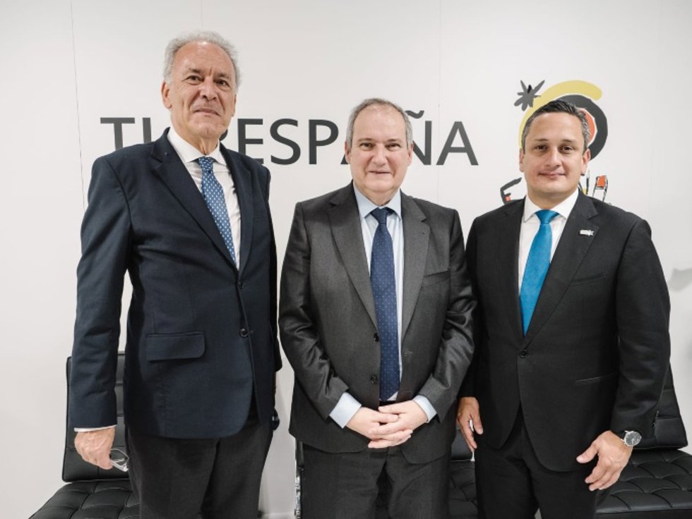 El Ministro De Industria Y Turismo, Jordi Hereu, En Fitur.