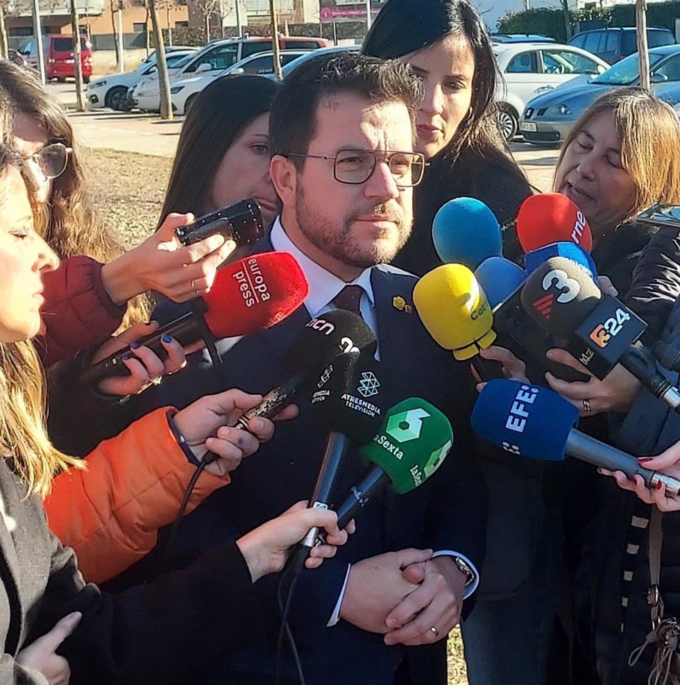 El presidente de la Generalitat, Pere Aragons, hace declaraciones a la prensa después que se haya conocido que el CNI le investigó con el software 'Pegasus' porque creía que dirigía a los CDR.
