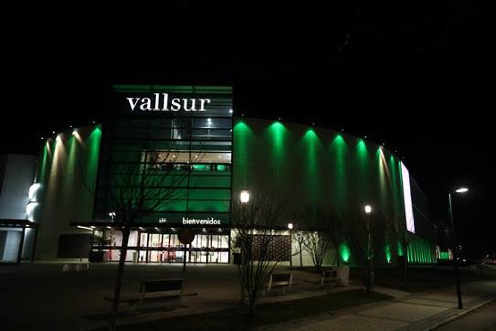 Vallsur se tiñe de color verde el día 4 de febrero para conmemorar el Día Mundial contra el Cáncer.