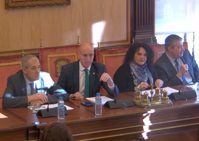 El alcalde preside el Pleno de este viernes, 26 de enero de 2024.