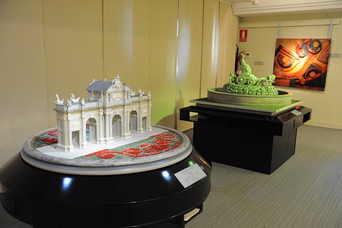 Archivo - Maquetas de la puerta de Alcalá y la Cibeles expuestas en el Museo Tiflológico de la Once.