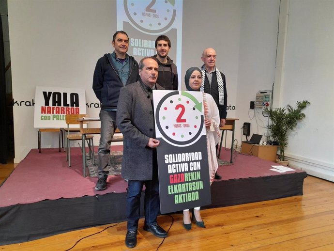 Imagen de los participantes en la rueda de prensa de presentación de la iniciativa 'Solidaridad activa'