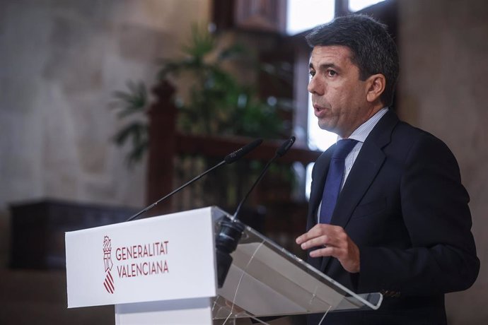 El presidente de la Generalitat, Carlos Mazón, ofrece una rueda de prensa.