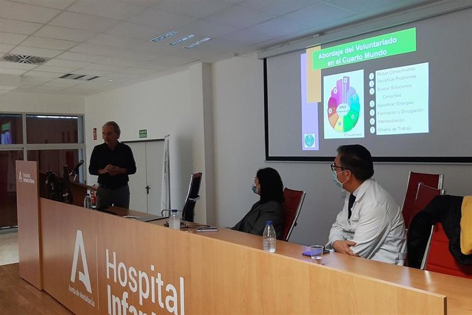 El Colegio de Médicos presenta el proyecto en el Hospital Infanta Elena de Huelva.