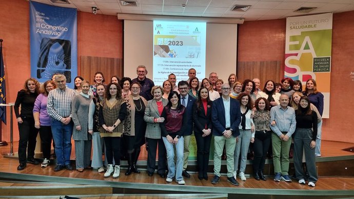 Foto de familia de los participantes en la segunda edición del 'Máster en Enfermería de Práctica Avanzada', organizado por la Universidad Internacional de Andalucía (UNIA) y la Escuela Andaluza de Salud Pública (EASP).