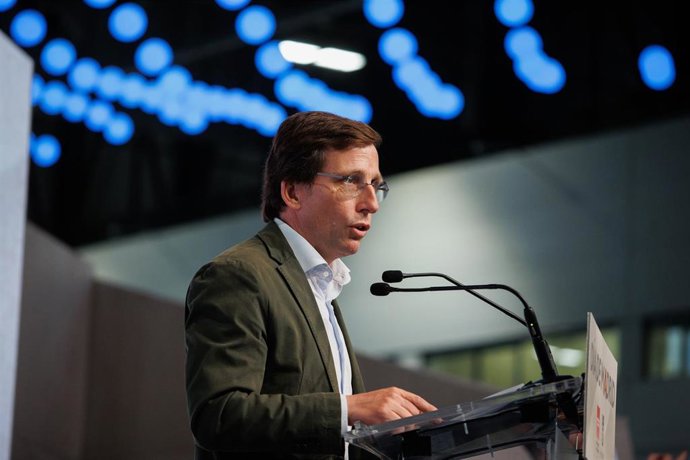 El alcalde de Madrid, José Luis Martínez-Almeida, interviene durante la celebración del Día de Madrid en Fitur 2024