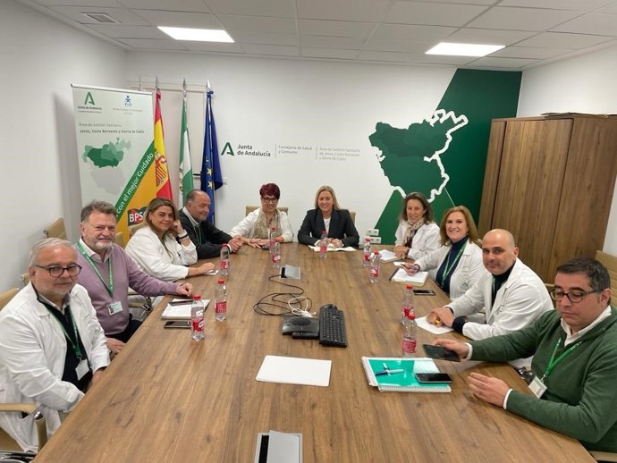 Eva Pajares reunida con el Área de Gestión Sanitaria de Jerez, Costa Noroeste y Sierra`.