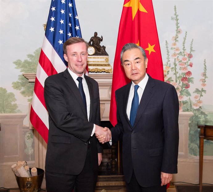 Archivo - Wang Yi y Jake Sullivan durante una reunión en Washington 