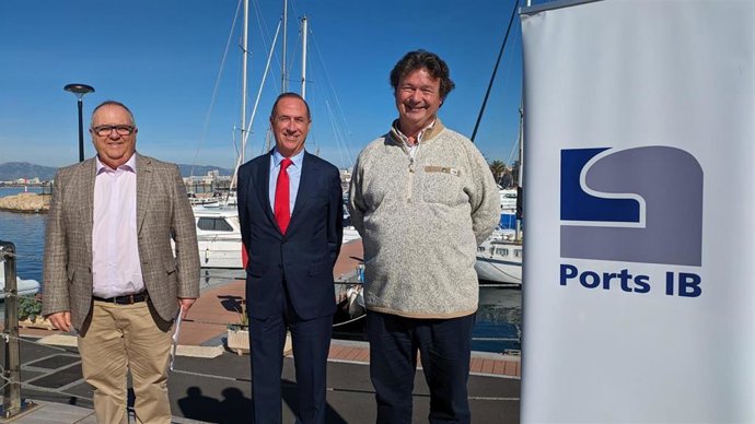 El conseller del Mar y del Ciclo del Agua, Juan Manuel Lafuente (c).
