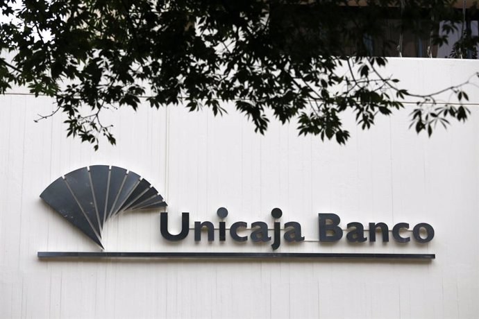 Archivo - Sede de Unicaja Banco Economía grupo entidad bancaria financiera málaga