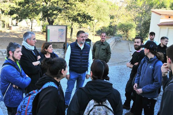 Actividad con jóvenes en Puerto Lobo (Granada).