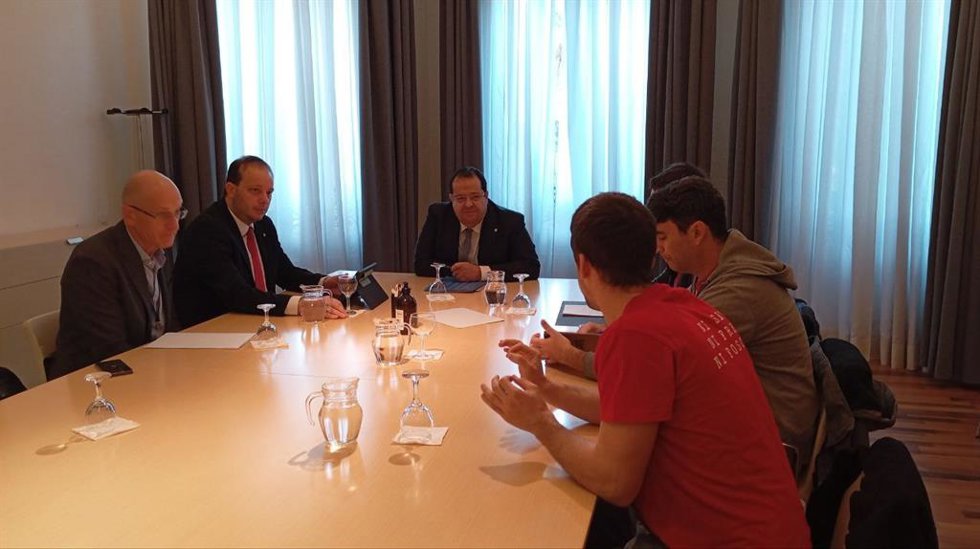 Imagen de la reunión mantenida este viernes en la Conselleria de Interior