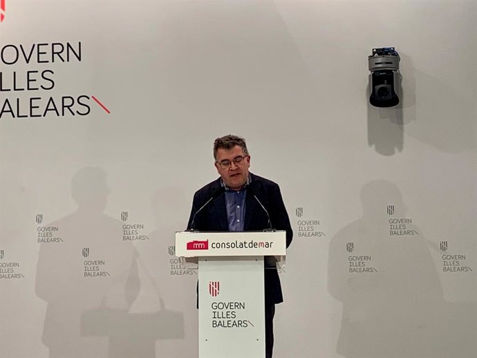 El conseller de Agricultura, Pesca y Medio Natural, Joan Simonet, en rueda de prensa