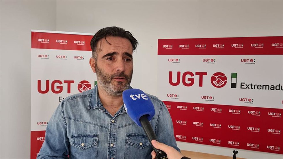 El  secretario de Política Institucional y Empleo de UGT Extremadura, francisco Morcilo, valora los datos de la EPA