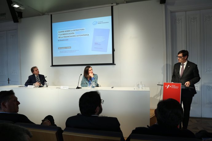 El primer secretario del PSC, Salvador Illa, en el acto para presentar la publicación 'Claves sobre la estructura y la negociación de la financiación autonómica' de la Fundació Rafael Campalans