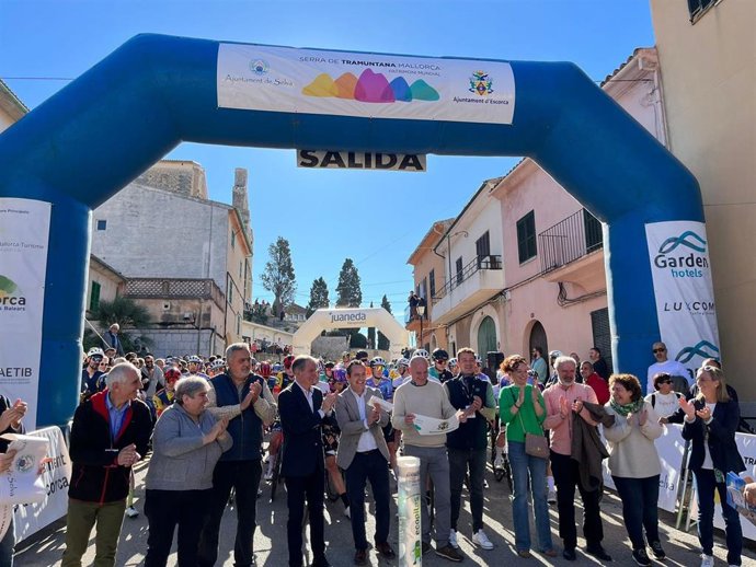 Inicio del Trofeo Serra de Tramuntana de la Challenge Ciclista.