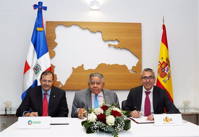  La ratificación de este acuerdo fue oficializada por Juan Bolívar Díaz, embajador de la República Dominicana ante el Reino de España; Steven Puig, presidente del Banco BHD, y José Carlos García de Quevedo, presidente del ICO. 