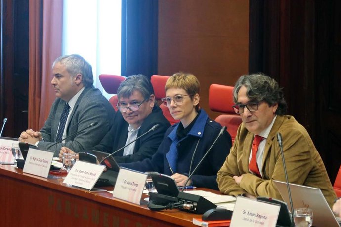 El director de Catalunya Rdio Jordi Borda, el de TVC Sigfrid Gras y la presidenta de la CCMA Rosa Rom, en la comisión de control del Parlament