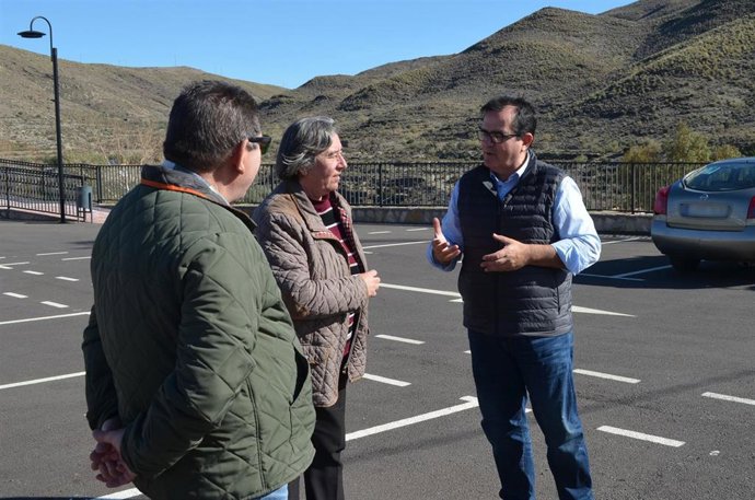 Antonio Jesús Rodríguez visita el aparcamiento de Nacimiento (Almería)