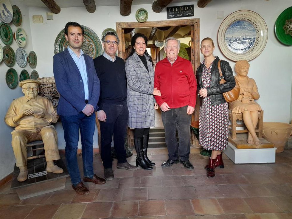 Visita al alfar de Pablo Tito.