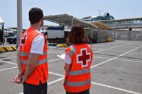 Cruz Roja atiende a cerca de 130 personas rescatadas de pateras en aguas de Almería desde el pasado sábado