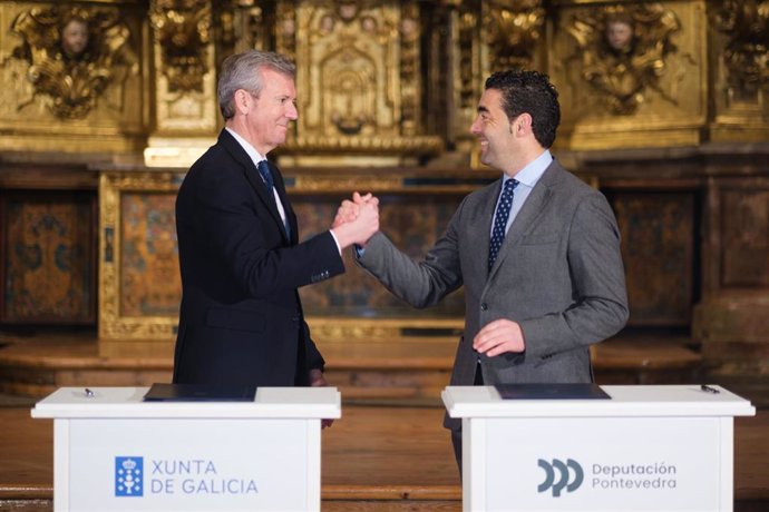 El presidente de la Xunta, Alfonso Rueda, y el presidente de la Diputación de Pontevedra, Luis López