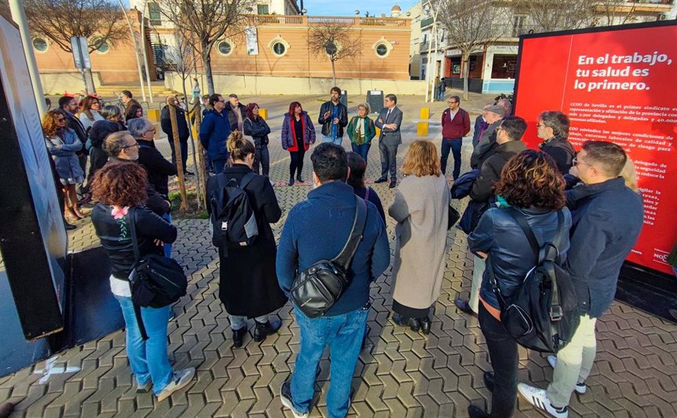 Inauguración de la exposición sobre seguridad laboral en la Alameda de Hércules.