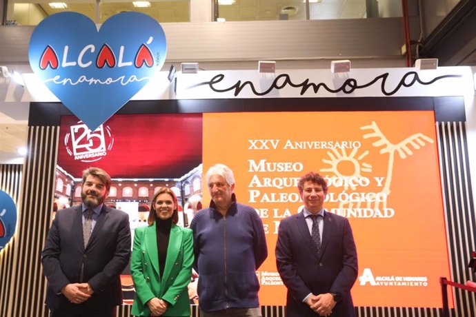 La alcaldesa de Alcalá, Judith Piquet, y el director del Museo Arqueológico y Paleontológico Regional, han destacado la labor de la sala como atracción turística.