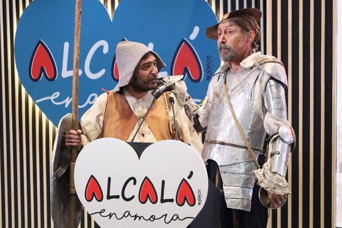 Sancho Panza y Don Quijote, dos de los grandes protagonistas del Mercado Cervantino de Alcalá, han participado en la presentación del evento en Fitur.