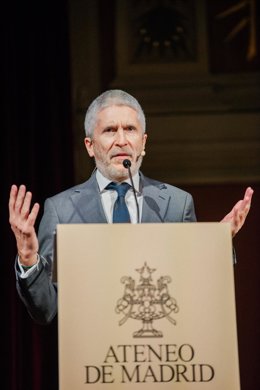 El ministro del Interior, Fernando Grande-Marlaska, durante su intervención en los Desayunos del Ateneo
