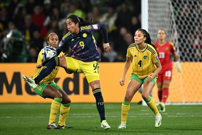 Archivo - Mayra Ramirez of Colombia controls the ball during the FIFA Women's World Cup 2023 Round of 16 soccer match between Colombia and Jamaica at Melbournes Rectangular Stadium in Melbourne, Tuesday, August 8, 2023. (AAP Image/Joel Carrett) NO ARCH