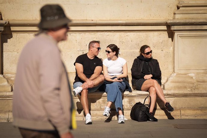 Turistas por las calles de Sevilla en enero con temperaturas primaverales, archivo 