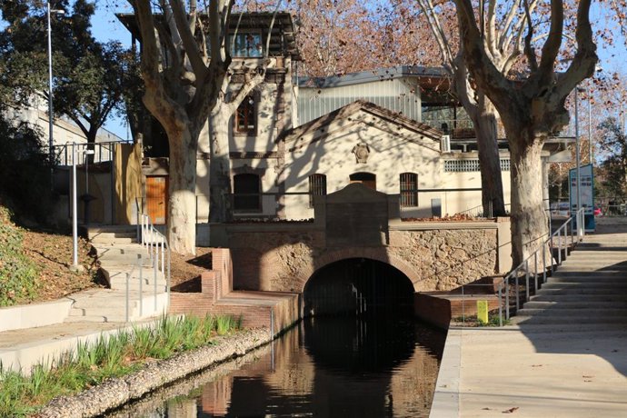 La Casa de les Aigües, la Casa de la Mina i el Rec Comtal de Montcada i Reixac (Barcelona)