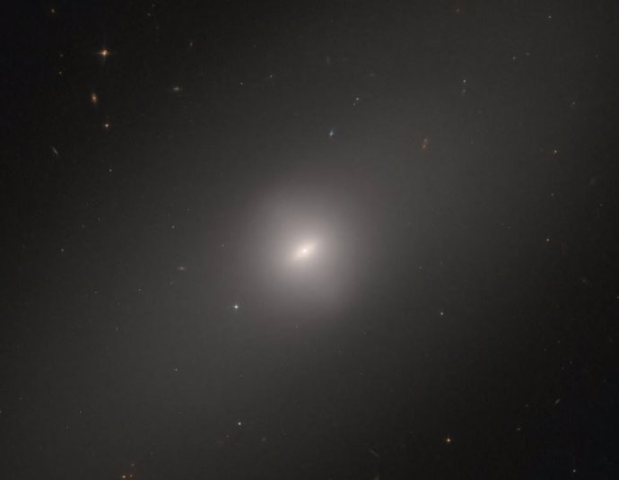 Hubble Observa Una Galaxia Que Se Está Acercando A La Vejez