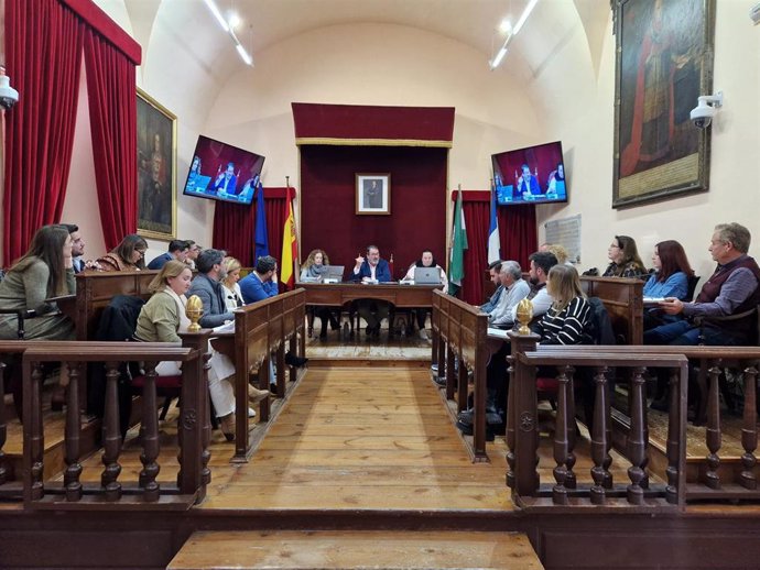 Pleno municipal de Carmona (Sevilla) en el que se ha aprobado el presupuesto para 2024.