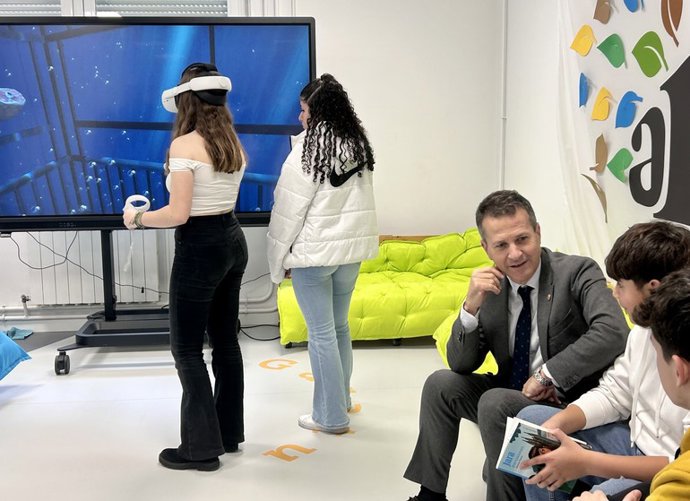 El consejero de Educación, Jokin Bildarratz, en un espacio Ikaslab en Zarautz