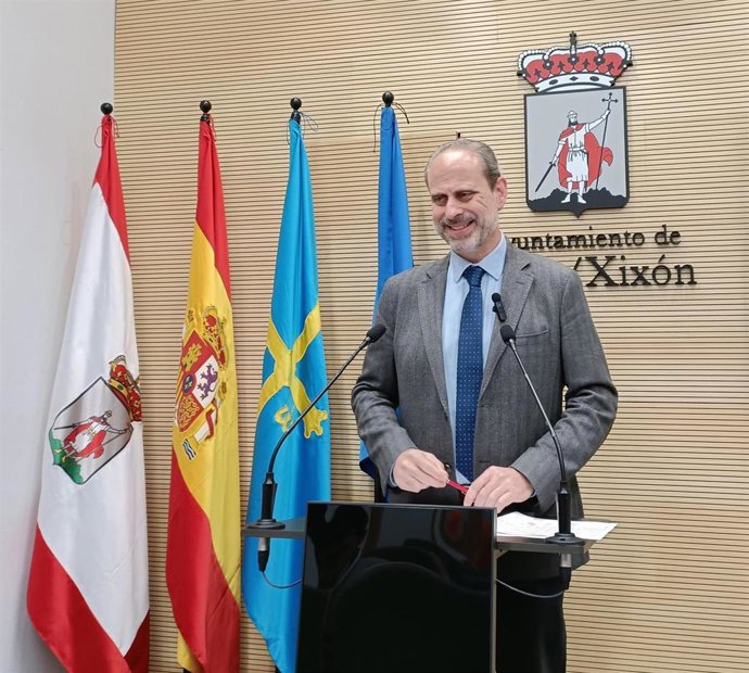 El concejal del Grupo Municipal Socialista en el Ayuntamiento de Gijón Constantino Vaquero.
