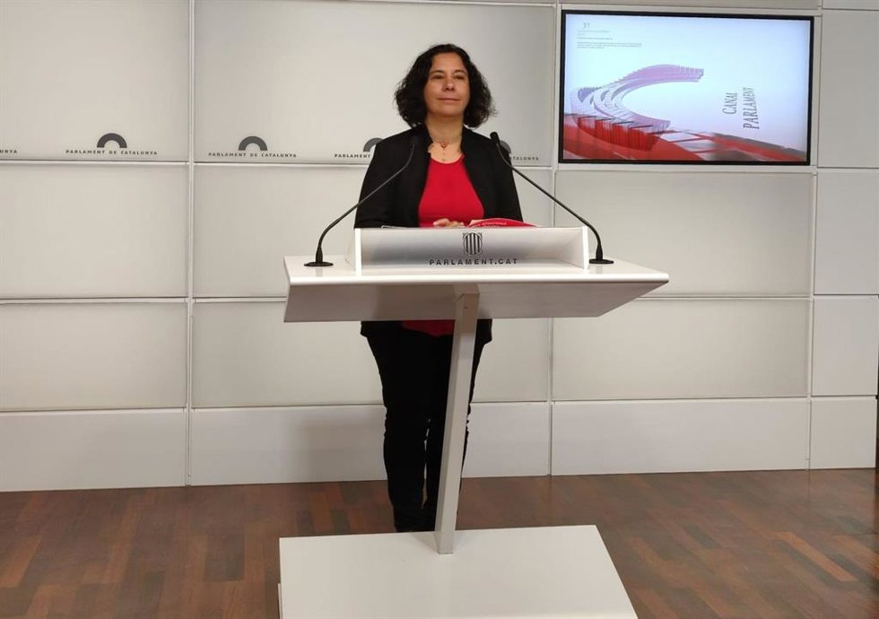Archivo - La diputada de los comuns en el Parlament Susanna Segovia en rueda de prensa en la Cámara catalana