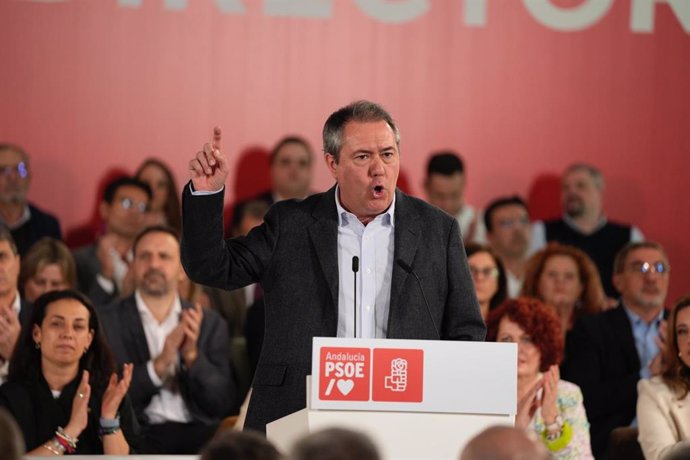 El secretario general del PSOE-A, Juan Espadas, interviene ante el Comité Director del PSOE-A, reunido este viernes en Sevilla.