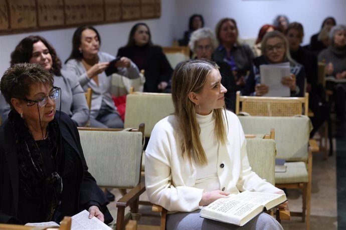 La presidenta del Govern, Marga Prohens, visita la Sinagoga de Mallorca