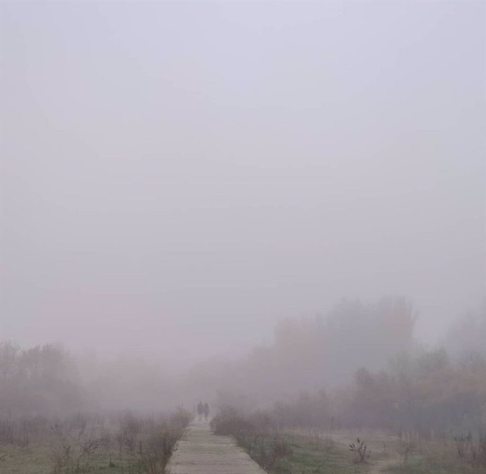 Niebla en el barrio de La Almozara (Zaragoza).