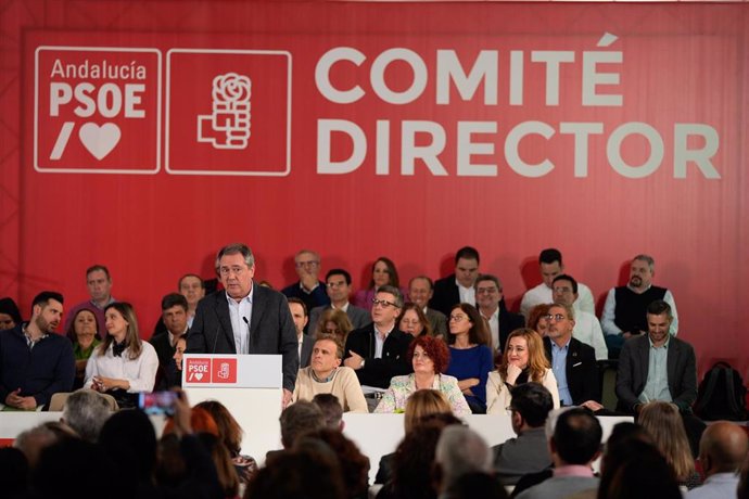 El secretario general del PSOE de Andalucía, Juan Espadas, interviene ante el Comité Director del PSOE de Andalucía, a 26 de enero de 2024 en Sevilla, (Andalucía, España). Reunión del Comité Director del PSOE de Andalucía presidido por el secretario gen