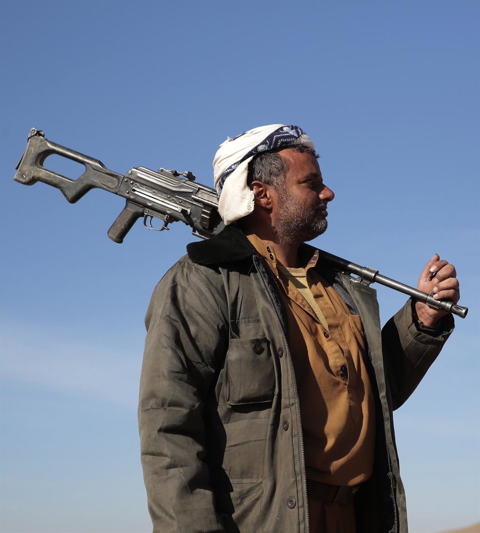 Un simpatizante de los hutíes en Saná, la capital de Yemen
