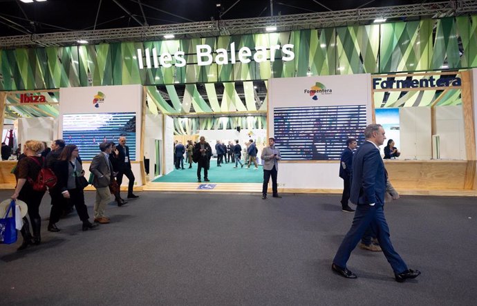 Ambiente en el estand de Islas Baleares durante la segunda jornada de la 44 edición de la Feria Internacional del Turismo, Fitur 2024, en IFEMA Madrid, a 25 de enero de 2024