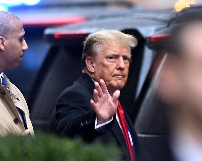 January 26, 2024, New York, New York, USA: Former President DONALD TRUMP leaves Trump Tower on Fifth Avenue on his way to Federal Court for the ongoing defamation trial brought by E.Jean Carroll in lower Manhattan.  Today there will be the closing stateme