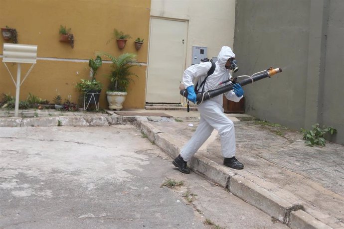 Archivo - Campaña antimosquito en Brasil para prevenir afecciones como el dengue.
