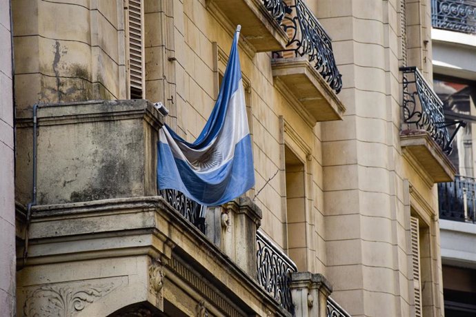 Archivo - Bandera de Argentina en Buenos Aires, Argentina.