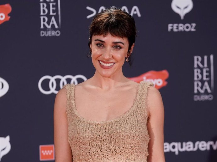 La actriz Macarena García posa en la alfombra roja previa a la gala de la XI edición de los Premios Feroz, en el Palacio de Vistalegre, a 26 de enero de 2024, en Madrid (España).