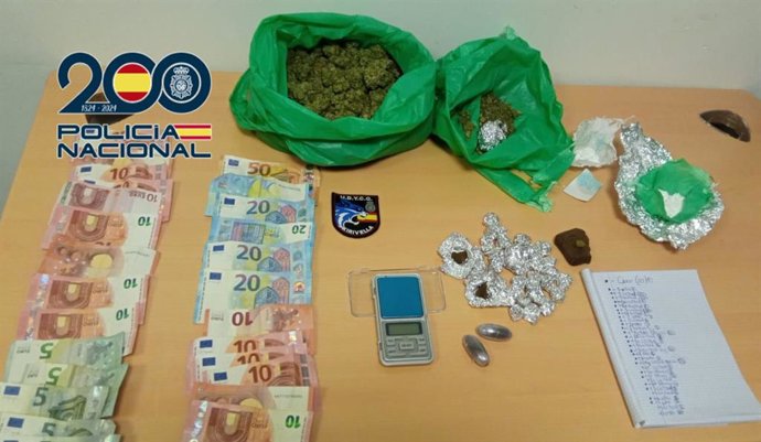 Detienen a cinco personas al desmantelar un punto negro de venta de droga en Alaqus (Valencia)